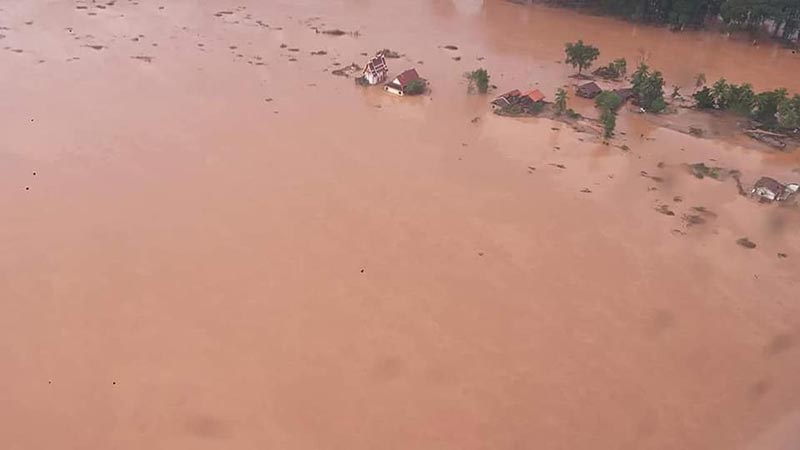 เขื่อนแตกที่ลาว