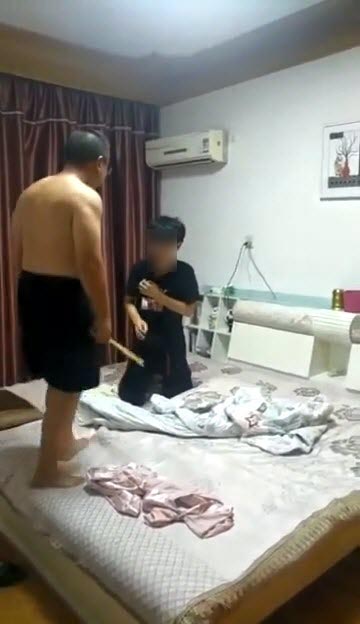 พ่อตีลูก