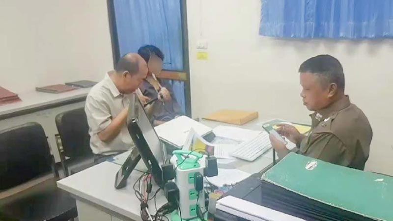 ครูอนาจารนักเรียน