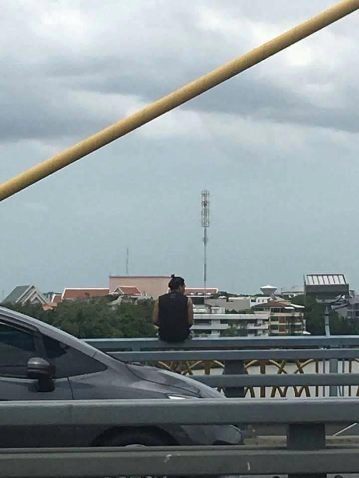 โดดสะพานพระราม 8