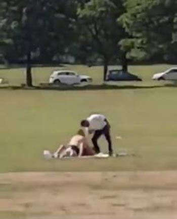 เซ็กส์กลางสวนสาธารณะ