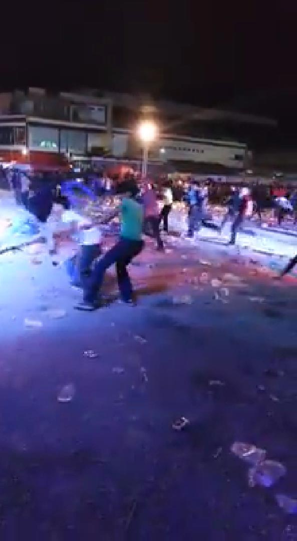 ตีกันกลางถนน