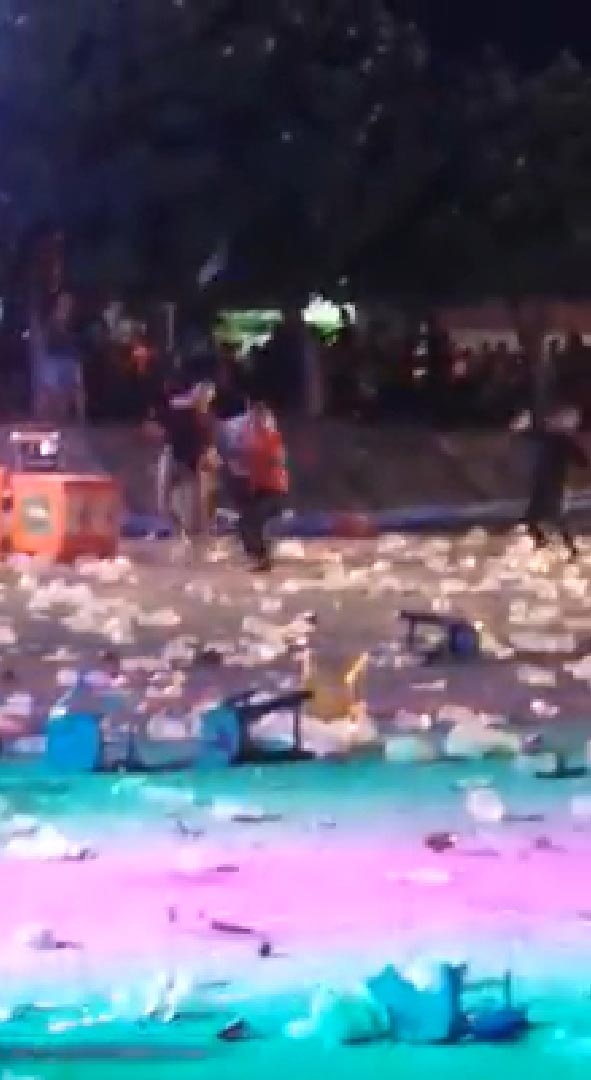 ตีกันกลางถนน