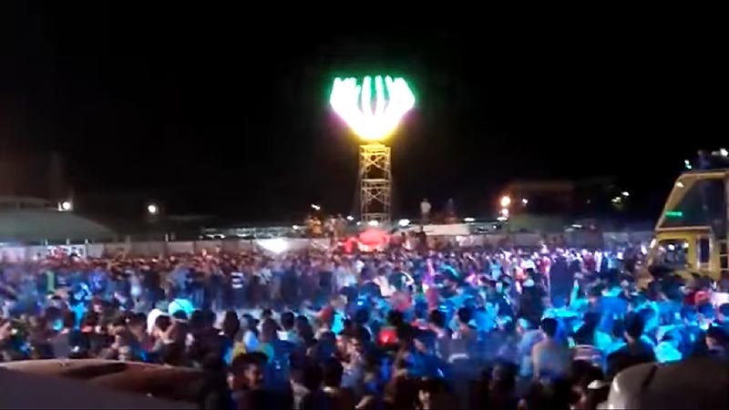 ตีกันกลางถนน