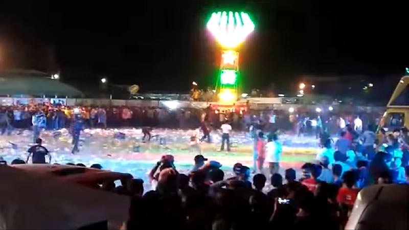 ตีกันกลางถนน