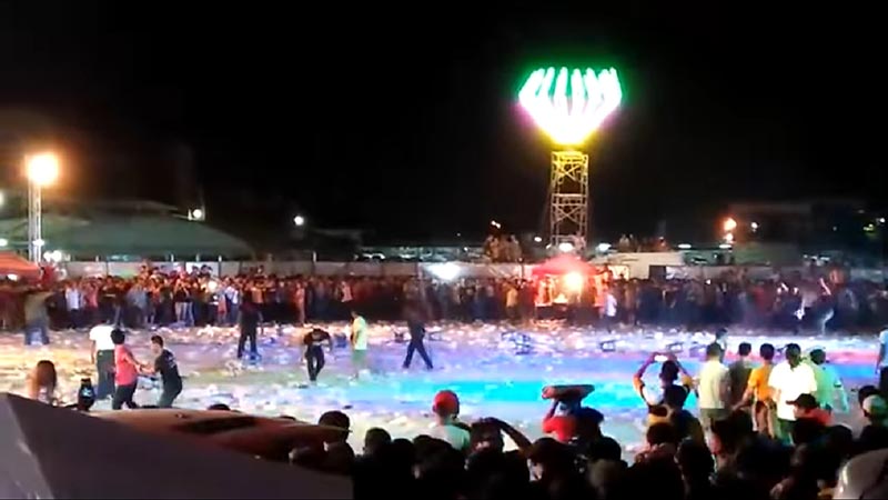 ตีกันกลางถนน