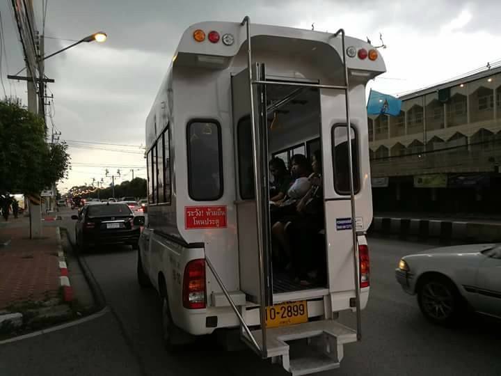 รถสองแถวติดแอร์