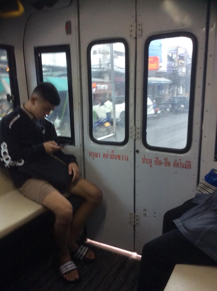 รถสองแถวติดแอร์