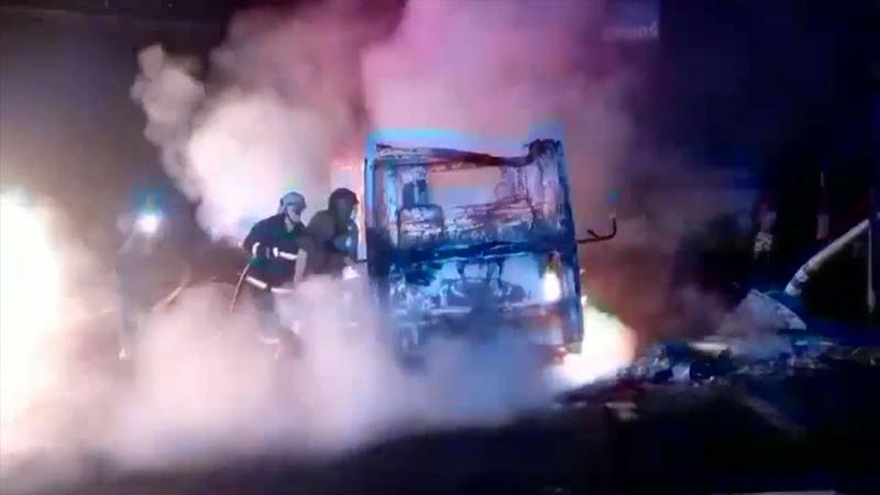 รถบรรทุกแหกโค้ง