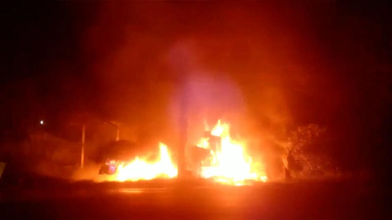 รถบรรทุกแหกโค้ง