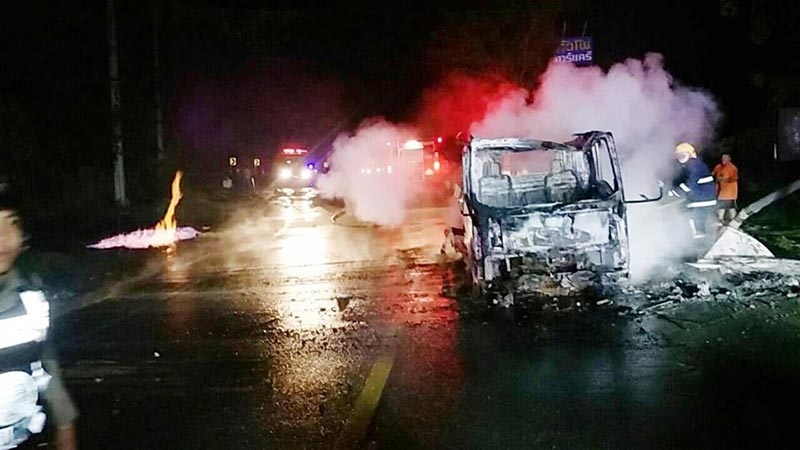 รถบรรทุกแหกโค้ง