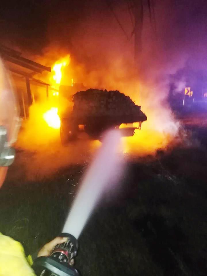 รถบรรทุกแหกโค้ง