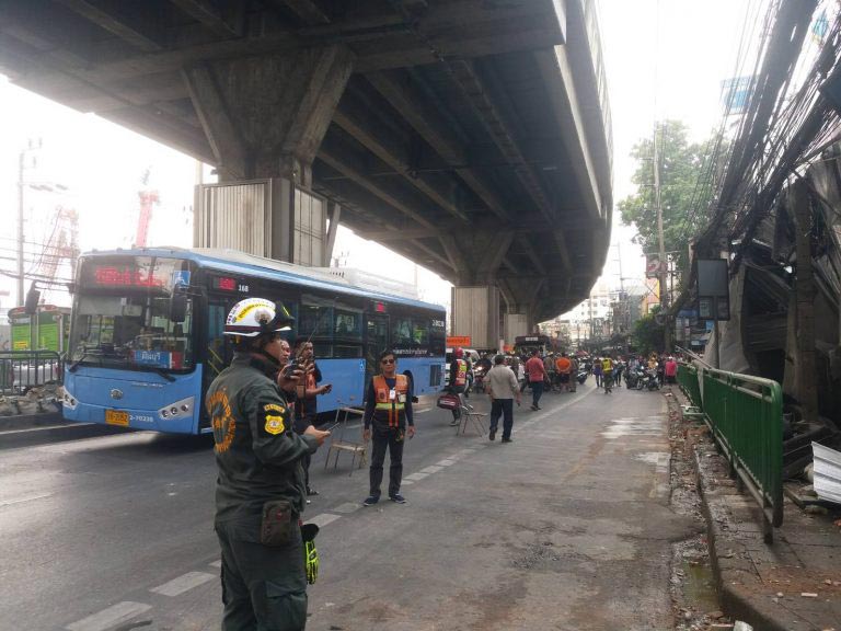 อาคารทรุด