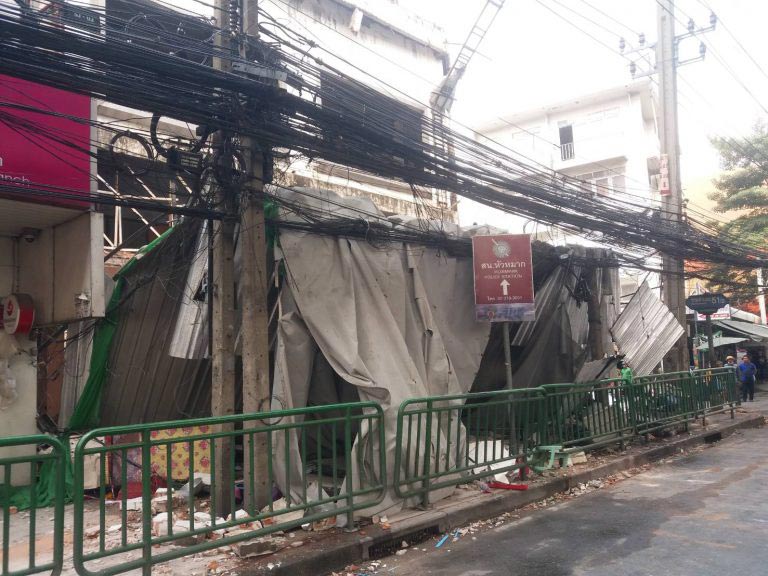 อาคารทรุด