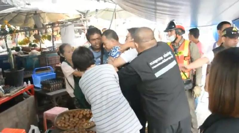 พ่อค้าปะทะเทศกิจ