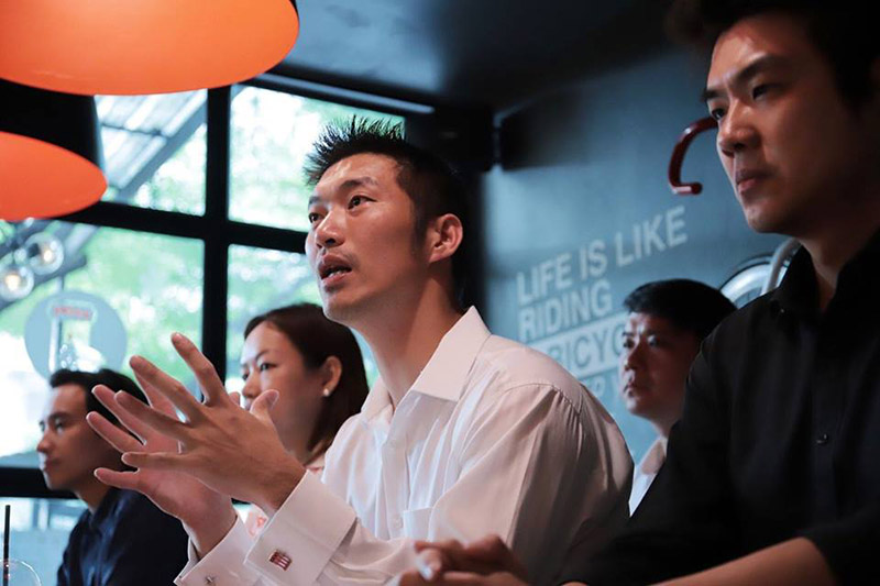 ธนาธร จึงรุ่งเรืองกิจ