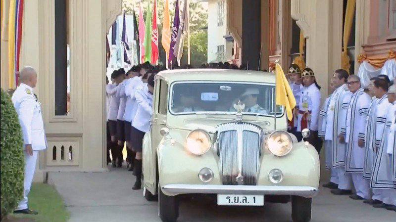 เข็นรถยนต์พระที่นั่ง