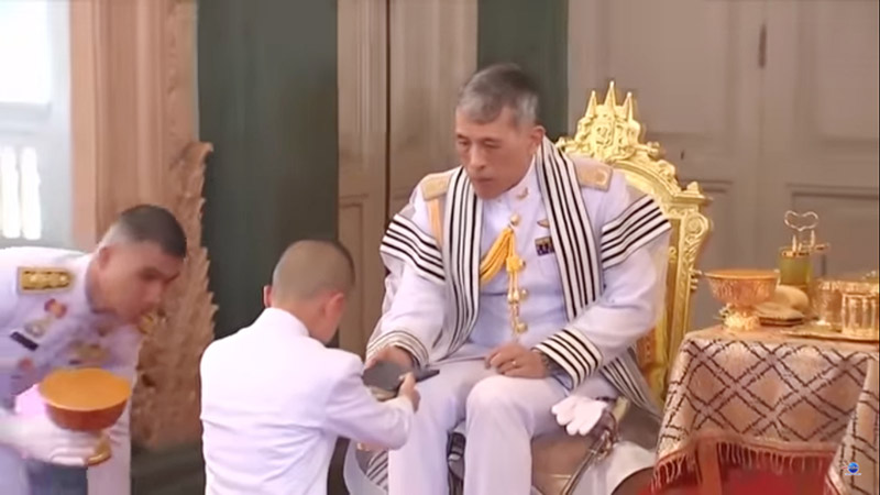 เข็นรถยนต์พระที่นั่ง