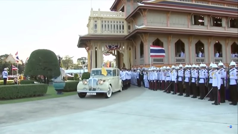 เข็นรถยนต์พระที่นั่ง