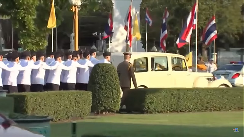 เข็นรถยนต์พระที่นั่ง