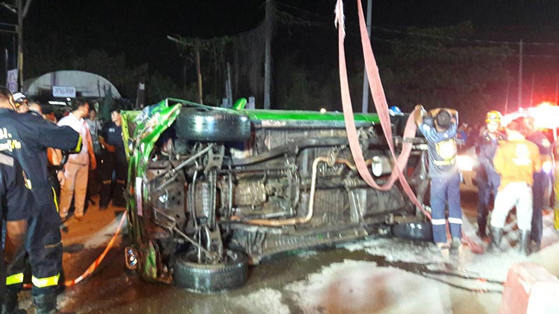 รถตกบ่อ