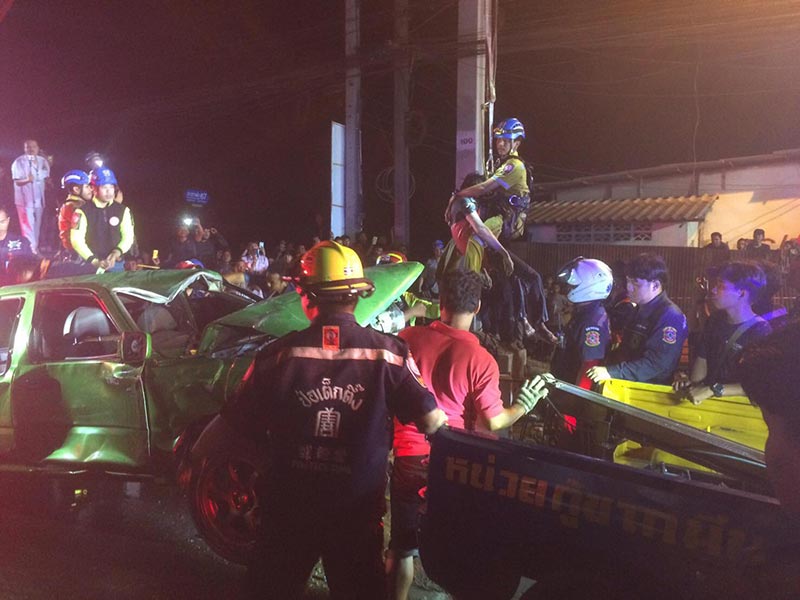 รถตกบ่อ