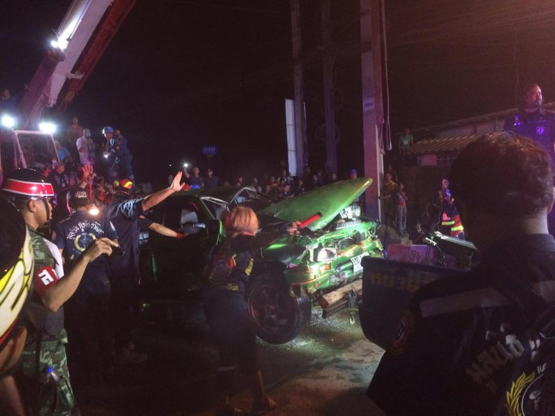 รถตกบ่อ