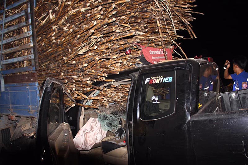 กระบะชนท้ายรถบรรทุก