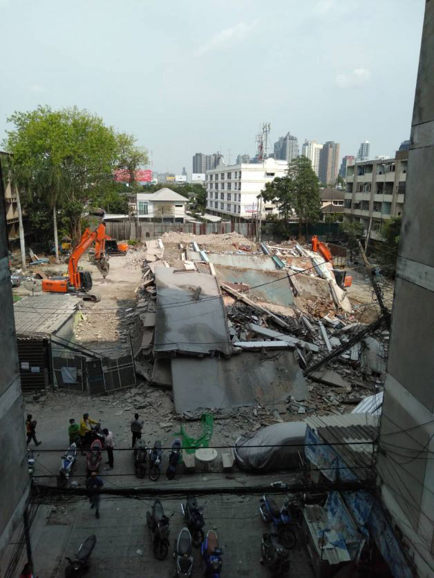 แฟลตดินแดงถล่ม