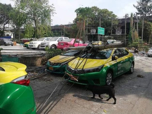 แฟลตดินแดงถล่ม