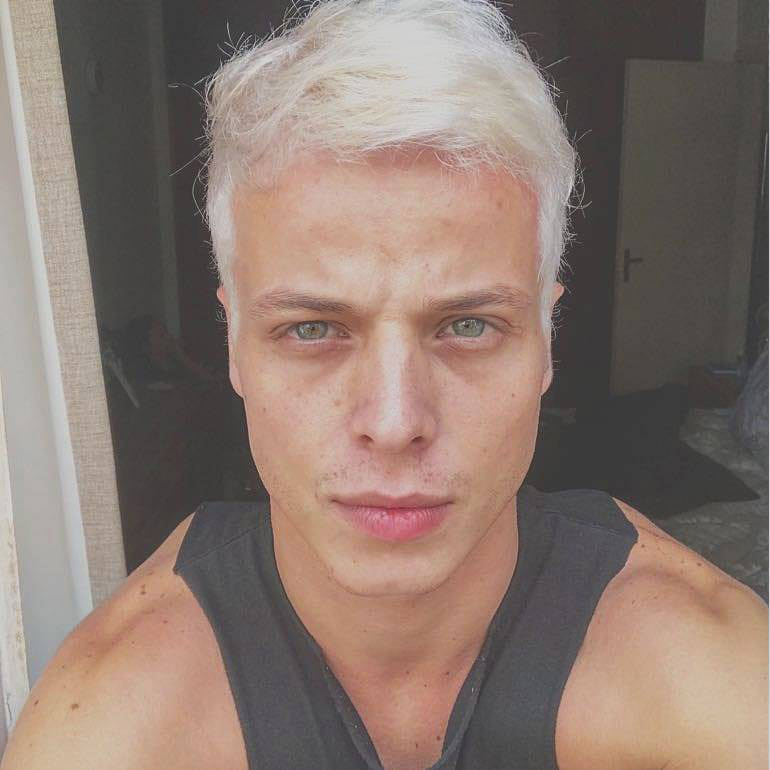 หน้าคว่ำบนรันเวย์