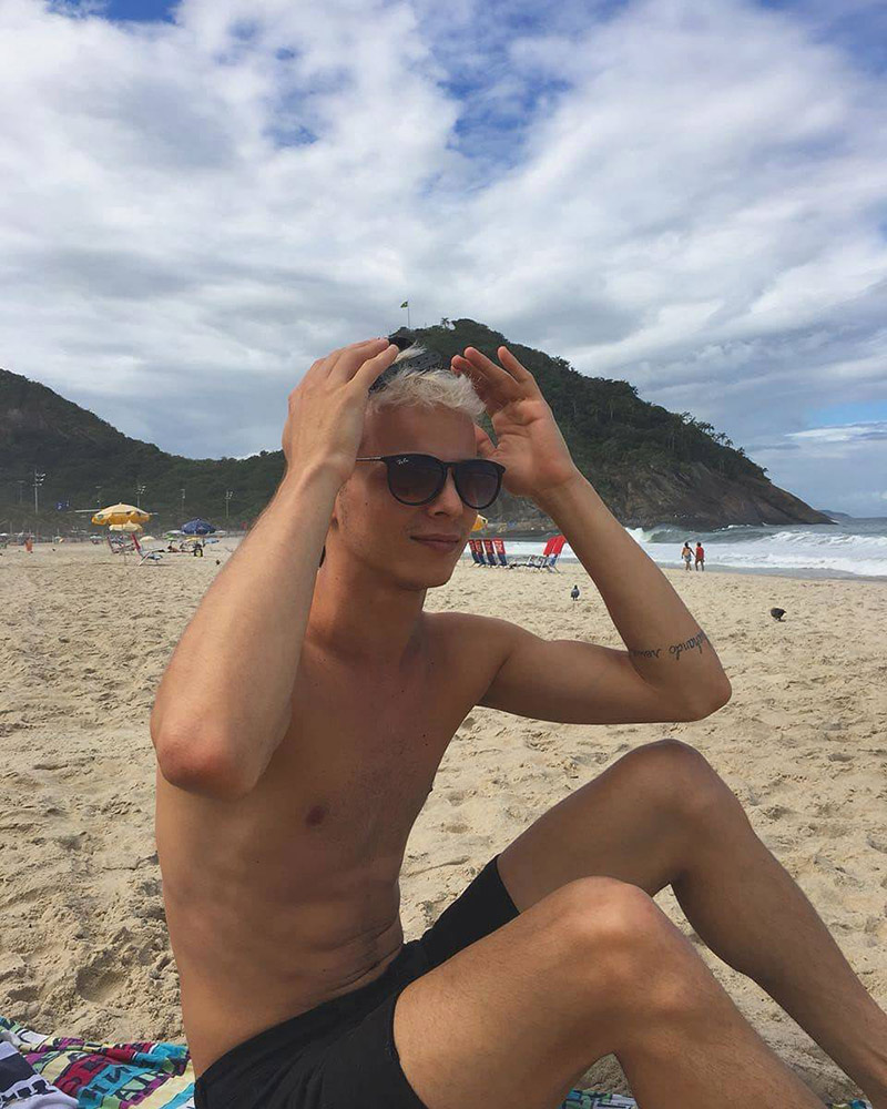 หน้าคว่ำบนรันเวย์