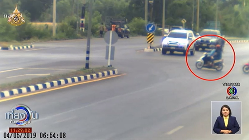 มอเตอร์ไซค์ตัดหน้ารถพ่วง