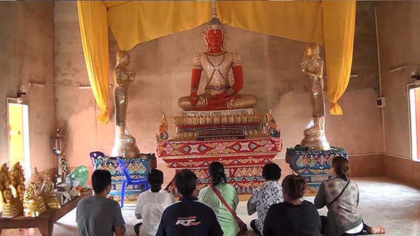 พระพุทธรูปปางประดับเพชร