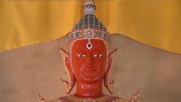 พระพุทธรูปปางประดับเพชร