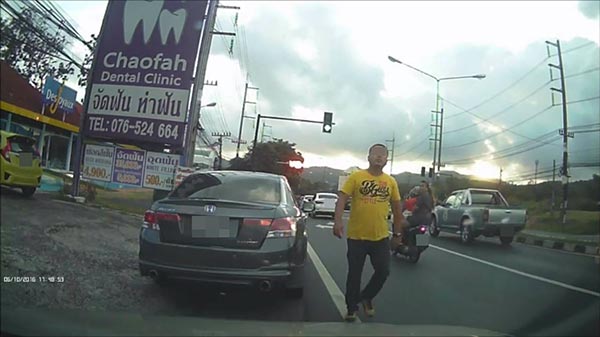 ขับรถแทรกเลน