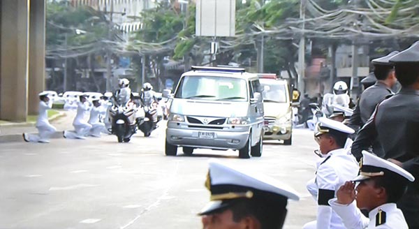 ท่าคุกเข่าวันทยาหัตถ์