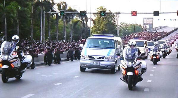 ท่าคุกเข่าวันทยาหัตถ์