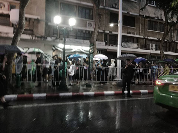 กราบพระบรมศพ