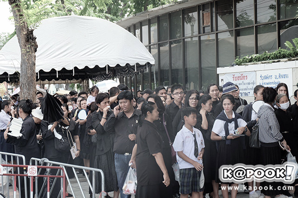 กราบพระศพ