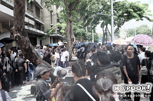 กราบพระศพ