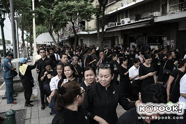 กราบพระศพ