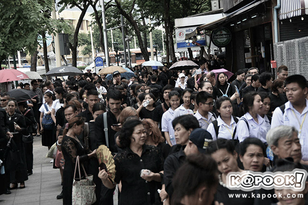 กราบพระศพ