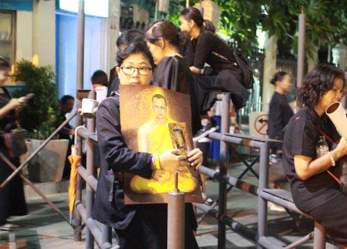 กราบพระบรมศพ