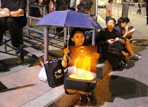 กราบพระบรมศพ