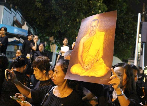 กราบพระบรมศพ