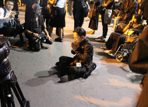 กราบพระบรมศพ