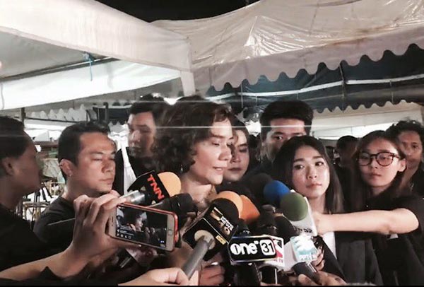 กราบพระบรมศพ