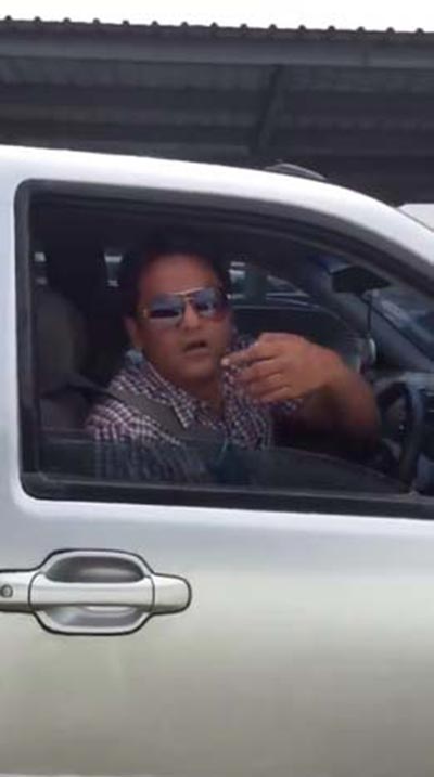 ขับย้อนศร