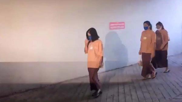 หญิงไก่